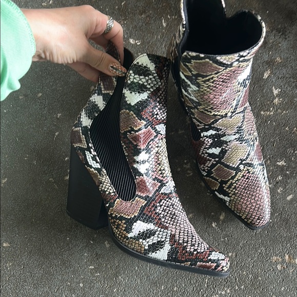 Qupid Shoes - Qupid Black and Brown Heeled Boots with Western Flair